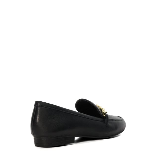The new way to update your shoe collection? Large chain detailing. Meet Gaiia: the loafer made to elevate your semi-smart lineup, designed in-house with a clean almond-toe silhouette, accented with a contemporary finish.