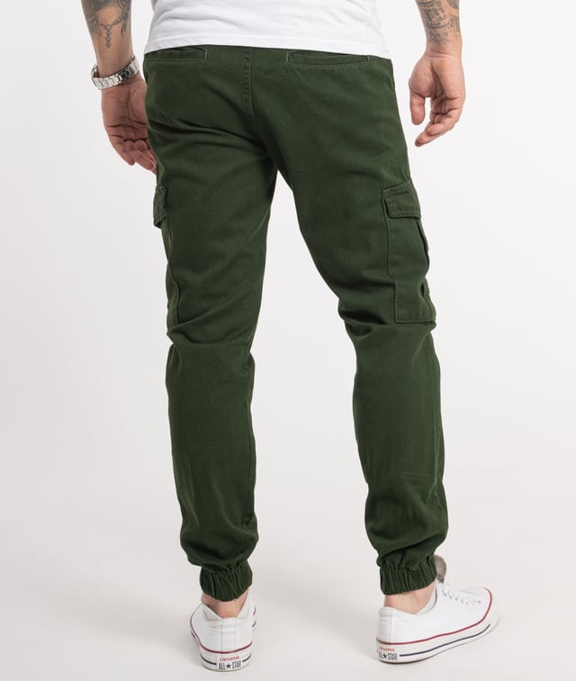 Die Chino Hosen von Rock Creek eignen sich ganz ausgezeichnet für legere Casual-Looks. Sie bieten eine angenehm weite Passform und sehen dabei auch noch richtig lässig aus. Beim gemütlichen Stadtbummel, beim Familienausflug oder in der Uni leisten die komfortablen Hosen gute Dienste. Darüber hinaus zeichnen sich die Chinos von Rock-Creek durch eine erstklassige Verarbeitung und eine hohe Qualität aus.