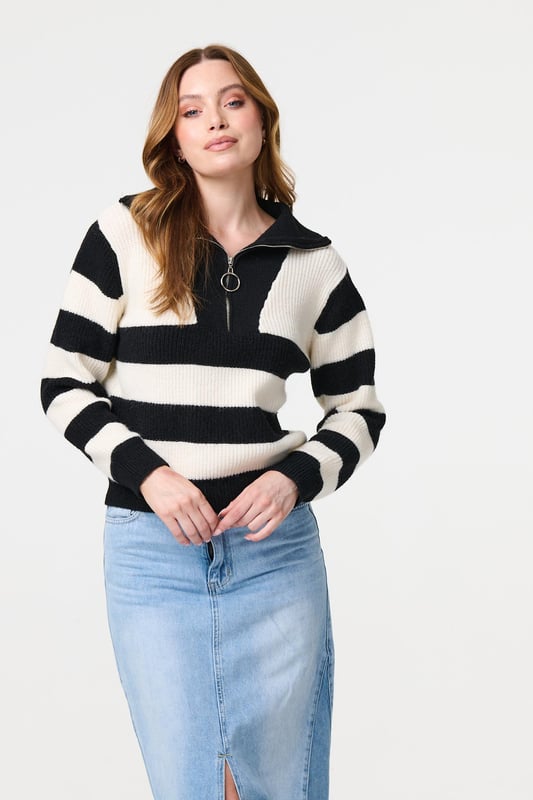 You can't go wrong wearing a casual 1/4 zip jumper. It has a high neck that can be fastened up with the handy zip, or opened to create a relaxed collar. It also has long sleeves, a slim fit and a hip length hem. Style with trousers and loafers for a professional look suitable for the workplace.