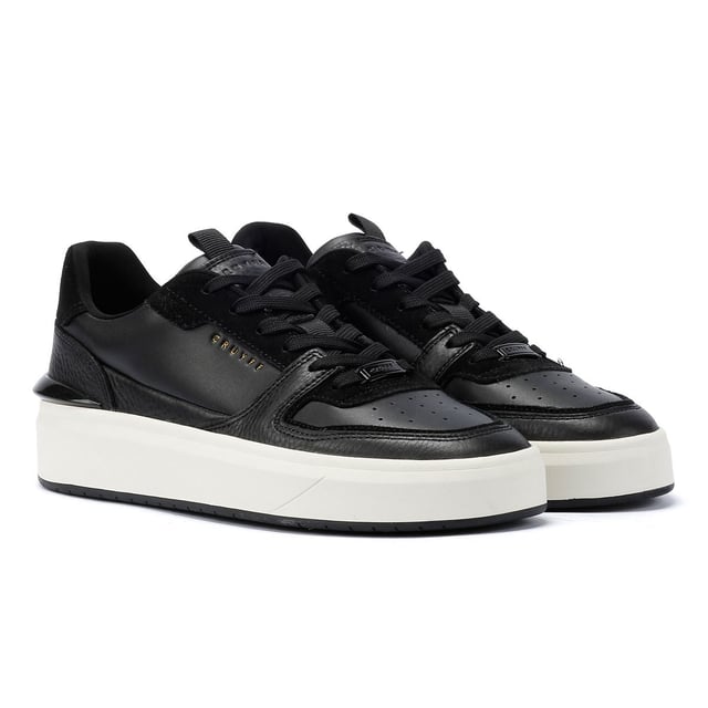 Diese Sneakers kombinieren weiches Leder, geprägtes Leder und Wildledereinsätze für ein hochwertiges Aussehen und Gefühl. Sie verfügen über eine tonale Schnürung und eine Zuglasche an der Zunge für einfaches Anziehen, während die herausnehmbare EVA-Einlegesohle unter den Füßen gepolsterten Komfort bietet. Auf einer dicken Gummicupsohle gesetzt, sind diese Sneakers mit perforierten Zehendetails und der charakteristischen Cruyff-Markierung versehen, die sowohl Stil als auch Qualität liefern.
