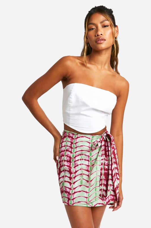 Show off those pins with a mini skirt from boohoo. Sitting mid-thigh and well above the knee, a super short skirt is the perfect way to bring the heat this season. Sexy, sassy, and seriously statement making, we're talking mini skirt...maximum impact. From pleated mini skirts in tartan prints to denim short skirts with distressed detailing, we've got you covered (even if your skirt doesn't). Pair this one with some chunky boots and a crop top and you're ready to go.Style: Mini SkirtDesign: Tie DyeFabric: Woven CrepeLength: MiniModel's height: 173cm / 5'8"