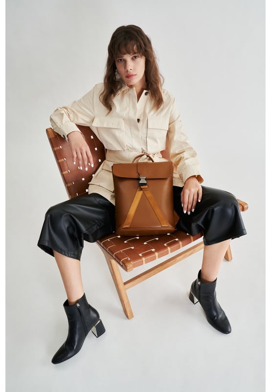 This contemporary style is perfect for those seeking practicality with style. Crafted with smooth leather, the bag oozes premium quality with a flap over front with gunmetal clip buckle and a leather grab handle. The premium nylon webbing shoulder straps are adjustable, providing comfort for the wearer as well as being durable. Inside reveals signature Smith & Canova lining and zip and fold pockets for any valuables. The exterior features a Smith & Canova debossed logo as well as an extra zip pocket. Features: , Smooth leather, Smith and Canova debossed logo, Flapover front with clip buckle fastening and nylon webbing, Gunmetal hardware, Leather grab handle, Adjustable premium nylon webbing shoulder straps, Smith and Canova signature lining, Internal zip and fold pockets, Padded 9 inch tablet slip pocket with Velcro tab fastening, External vertical zip pocket on the back, Smaller size Style Ref: 93056 TAN