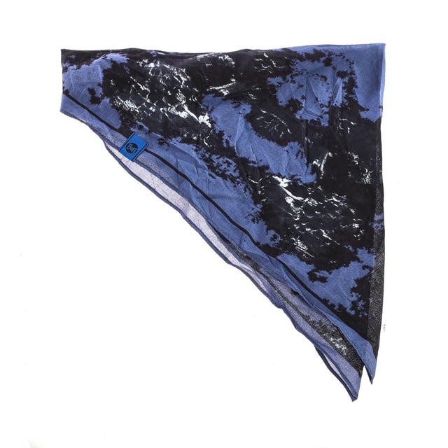 Bandana Buff.
 Ideal complement to protect the neck and face.
 Lightweight and versatile design.
 The lightest version, ideal for mild weather.
 Measures: 40x36cm
 Composition: 100% cotton
 Care:
It cannot be washed.
 Do not use bleach.
 Allows ironing at low temperatures.
 It does not allow the use of a dryer.