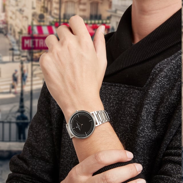 This Pierre Cardin Belleville Park Analogue Watch for Men is the perfect timepiece to wear or to gift. It's Silver 41 mm Round case combined with the comfortable Silver Stainless steel watch band will ensure you enjoy this stunning timepiece without any compromise. Operated by a high quality Quartz movement and water resistant to 3 bars, your watch will keep ticking. This fashionable and classic watch matches any outfit at any occasion,it adds style to your life High quality 21 cm length and  18 mm width Silver Stainless steel strap with a Fold over with push button clasp Case diameter: 41 mm,case thickness: 5.8 mm, case colour: Silver and dial colour: Black