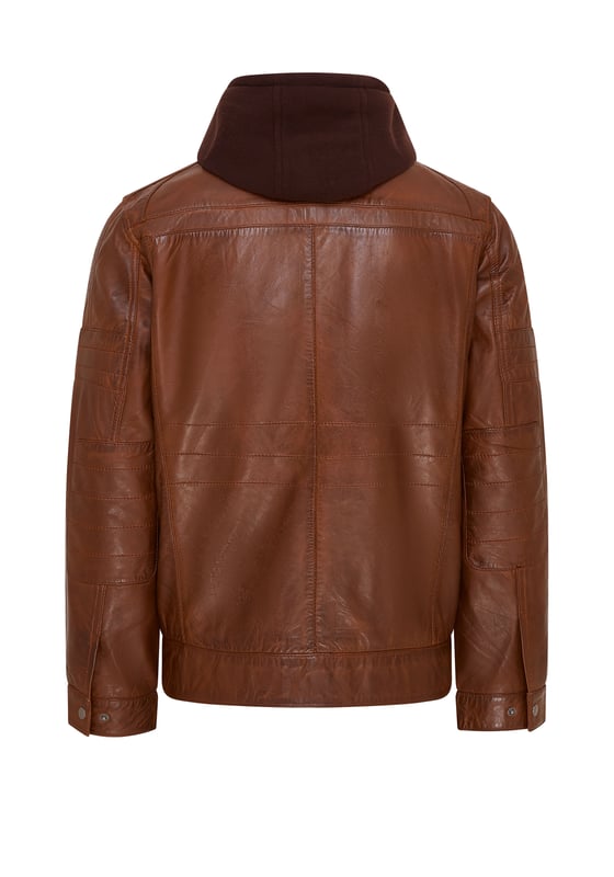 Dieses Stück ist eine moderne Version der klassischen Bikerjacke und vereint Stil und Funktionalität. Es ist aus ultraweichem Nappaleder gefertigt und verfügt über gesteppte Details an den Schultern und im oberen Brustbereich für einen eleganten, modernen Look. Es wurde auf Vielseitigkeit ausgelegt und verfügt über ein herausnehmbares Fleecefutter und eine verstellbare Kapuze, sodass es für alle Jahreszeiten geeignet ist. Mit vier Außentaschen mit Reißverschluss zur sicheren Aufbewahrung und zwei zusätzlichen Innentaschen ist diese Jacke praktisch und stylisch zugleich. Ob für einen lockeren Ausflug oder zum Tragen in mehreren Schichten bei kälterem Wetter, es ist leicht zu erkennen, warum diese Jacke derzeit ein Favorit ist. 100 % hochwertiges, ultraweiches Nappaleder. Herausnehmbares Fleecefutter und verstellbare Kapuze für ganzjähriges Tragen. Gesteppte Details an den Schultern und im oberen Brustbereich für zusätzlichen Stil. Vier Außentaschen mit Reißverschluss zur sicheren Aufbewahrung. Zwei Innentaschen für zusätzlichen Komfort. Stylische, moderne Version der klassischen Bikerjacke.