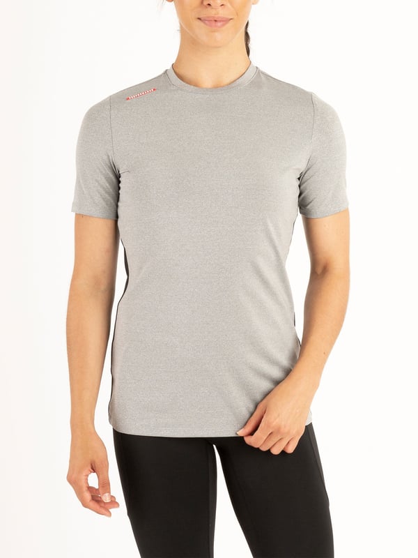 Train in style with this crew neck t-shirt from the LUKE womenswear performance range. Cut from a high performance, recycled fabrication, it is designed with comfort, sustainability and flexibility in mind. The fabric has moisture absorbing properties and elastic fibres for ultimate support when on the move. This piece is complete with the brands iconic rubberised lion head badge at the hem.