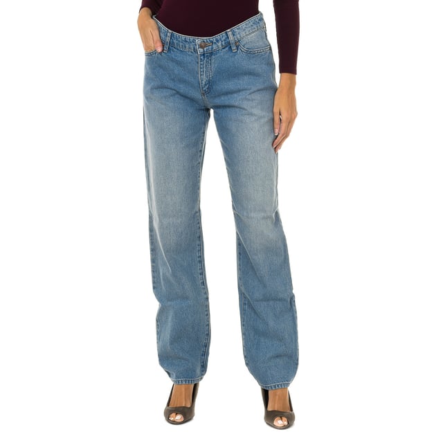 Lange Jeans.
 Farbe blau
 Gürtel mit Gürtelschlaufen.
 Reißverschluss und Knopfverschluss auf der Vorderseite.
 Zwei Vordertaschen und eine Minitasche.
 Zwei Taschen auf der Rückseite mit Metallic-Logo.
 Gerader Schnitt.
 Passende Nähte.

 Beschaffenheit:
 100% Baumwolle.

 Waschanleitung:
 - Maximal bei 30ºC waschen.
 - Bügeln bei mittlerer Temperatur, max. 110 ° C.
 - Erlaubt die Verwendung eines Trockners.
 - Verwenden Sie keine Bleichmittel.
 - Es unterstützt nicht die chemische Reinigung.
 Zusammensetzung: 100% Baumwolle
 Pflege:
- Maximal bei 30ºC waschen.
 - Bügeln bei mittlerer Temperatur, max. 110ºC.
 - Erlaubt die Verwendung eines Trockners.
 - Keine Bleichmittel verwenden.
 - Kann nicht chemisch gereinigt werden.