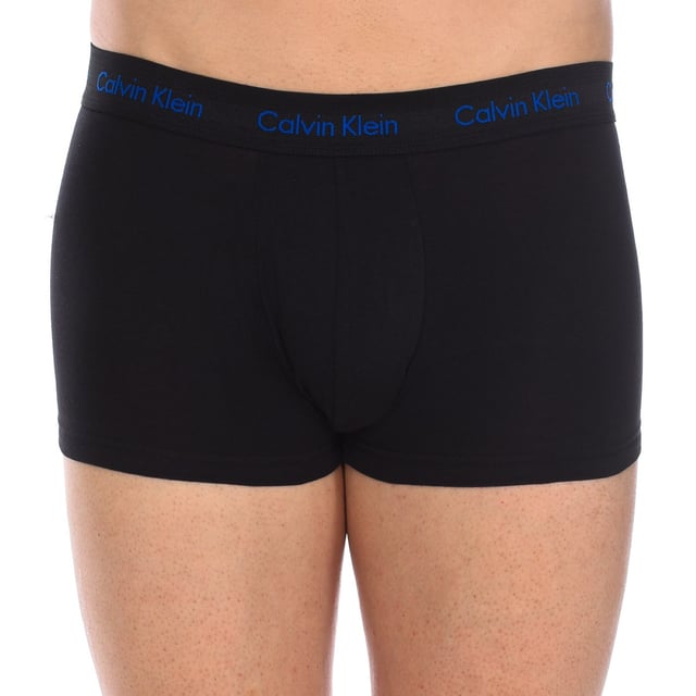 Pack-3 Bóxer Calvin Klein.
Color Negro
Cinturillas de goma elástica con el nombre de la firma bordado consecutivamente.
Tejido cómodo y transpirable.
Frontal anatómico, con capacidad de sujetar sin apretar.
Corte del bajo con acabado acanalado. 
Costuras vistas a tono.

Composición:  95% Algodón, 5% Elastano

 Instrucciones de lavado:
-Lavar a temperatura máx. 40ºC.
-No usar lejía.
-Admite lavado en seco.
-Permite utilizar secadora.
-Planchar a temperatura máx. 130ºC.