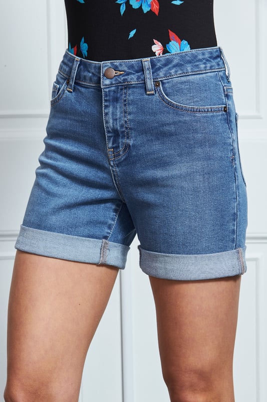 Denim shorts and summer: the perfect match
Go-with-everything mid-blue wash
Made from our signature soft stretch denim
Turn-up cuffs
Flattering length
Made for your nice tops