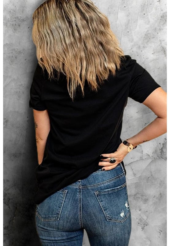 Clover heart-shaped print
  O-neck
  Short sleeves
  Unique and stylish design
  Versatile for casual or dressed-up occasions
  Comfortable fit
  Quality materials
  Durable and luxurious
  Perfect for pairing with jeans or a skirt
  Makes a statement in your wardrobe