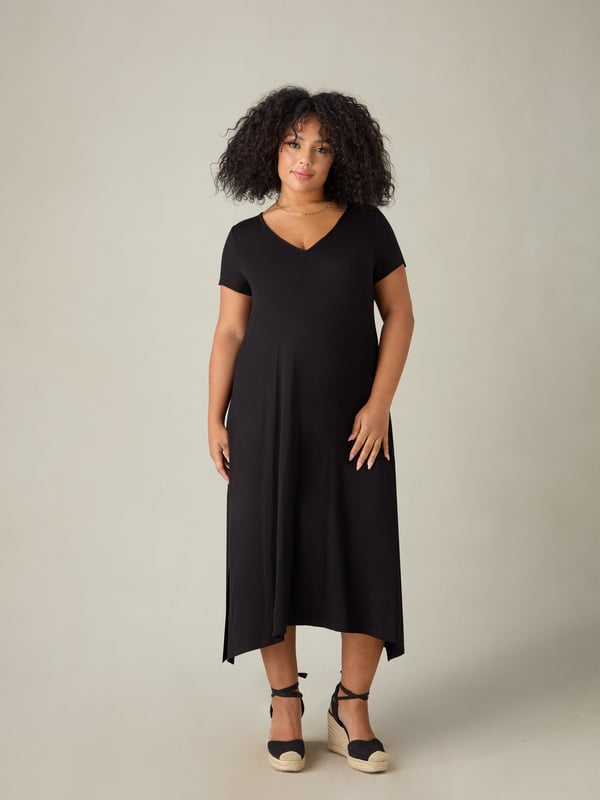 In classic black, this midaxi dress is cut from a soft, stretchy jersey thats so comfortable to wear. It has a lengthening V-neck and short sleeves that will keep you comfortable while ensuring that all-important coverage, and a loose, swingy shape thats roomy without being bulky. A hanky hemline with side slits add to its flattering silhouette, making it the perfect piece to dress up or down.