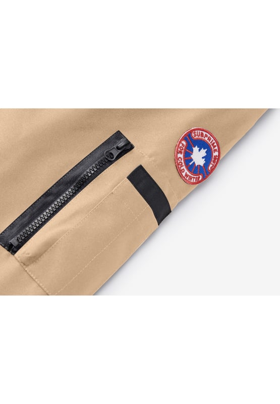 Parka Subprime para hombre. La parka está hecha de poliéster de alta calidad y tiene un cálido forro interior. Ideal para los fríos meses de invierno. El cuello es de piel sintética y desmontable.  Marca: SubprimeNombre del modelo: Parka TommyCategoría: abrigo de invierno para hombreMateriales: poliésterColor: beige