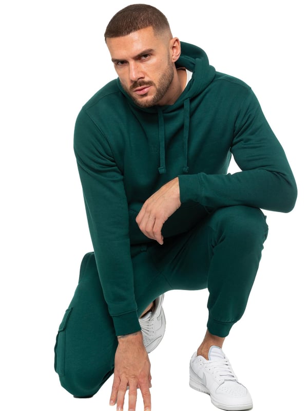 Enzo Trainingspakset met capuchon voor heren. Hoodie met normale pasvorm, lange mouwen, geboeide polsen en verstelbare trekkoorden. Voorzien van EZ-logo op borst en joggingbroek. Cargo-joggingbroek met normale pasvorm. Elastische tailleband met verstelbaar trekkoord. Beschikt over 2 steekzakken aan de zijkant, 2 cargozakken, achterzak met enkele paspel. Ideaal om te gebruiken voor vrijetijds- en werkkleding.