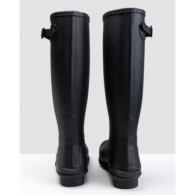 Bede Ladies Wellington Boots The Barbour Bede Wellington Boots are constructed with the classic rubber outer, chunky non-slip sole and a cotton twill inner that's both lightweight and durable. Finished with a rubber Barbour badge to the top of the leg.
100% Rubber outer
100% Cotton twill inner
Barbour branded rubber patch