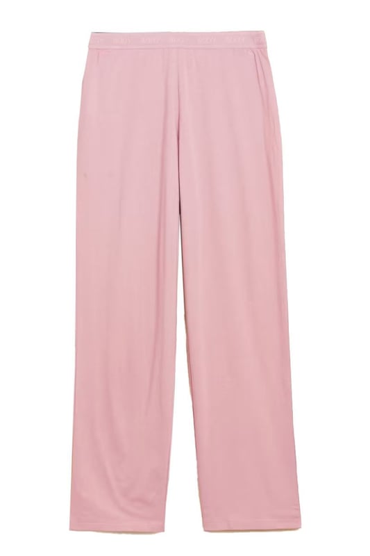 This jumper is the ultimate in casual comfort. Slip it on for a laid-back weekend or dress it up with your favorite jeans and boots. Its relaxed, yet stylish look will have you feeling effortlessly put-together no matter the occasion.
Super Soft Knit
100% Polyester
High Neck
26" Shoulder to Hem
Long Sleeve
Sizing: Runs large
Fit: Relaxed