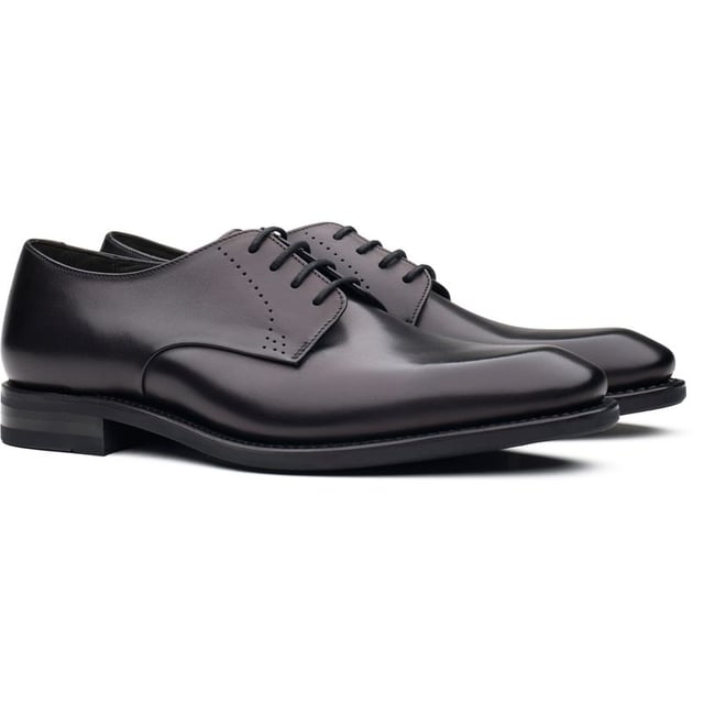 The Polished, Debonair Gosling Dress Shoe From Loake Exudes Luxury - A Distinguished Staple, Merging Classic Style With An Elegant, Timeless Appearance. Made From High-quality Leather, The Lace-up Shoes Have A Supple Lining And Are Paired With A High-grade, Sleek Rubber Outsole For Extra Durability And A Firm Stride.