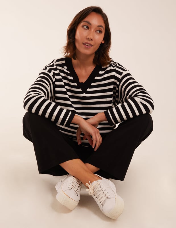 Elevate your knitwear this season with out Sailor Strip Jumper. Get cosy and keep heads turning in this versatile style. Pair with denim jeans and trainers for a transitional style.