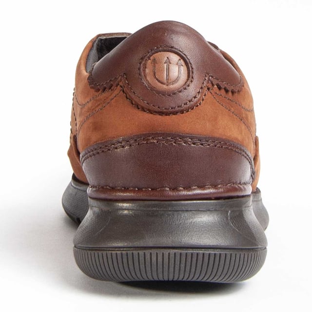 Garantía Purapiel, 10 años de garantía. Zapato de cordones para hombre. Fabricado en cuero 100% natural libre de Cromo VI. Materiales de máxima calidad. Suela de goma antideslizante. Membrana Waterproof. Plantilla acolchada. Fabricado por otras marca para nuestra marca.