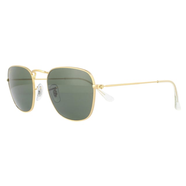 Las gafas de sol Ray-Ban Frank Legend RB3857 919631 Gold Green G-15 son un genial estilo retro traído de vuelta de los 90 con este giro a las clásicas gafas de sol redondas. Montura metálica fina combinada con patillas de acetato para un acabado contemporáneo.