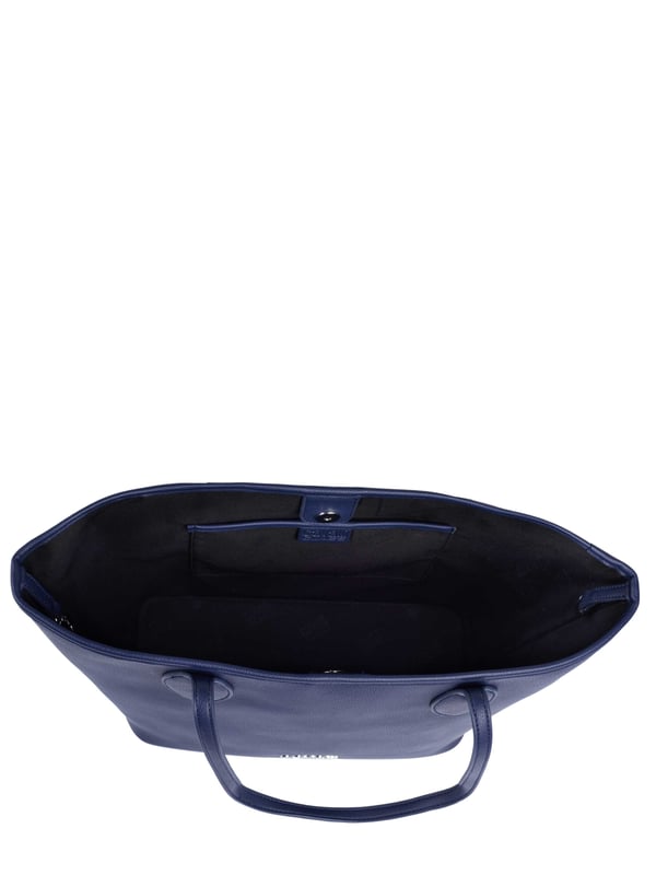 100% polyurethaan; Breedte: 46 cm, hoogte: 30 cm Cavalli Class-tas;  Model: CCHB00092 300;  Hoogwaardige afwerking;  Sluiting: drukknoop;  Twee handvatten;  Eén hoofdvak binnenin;  Een klein vakje aan de binnenkant;  Een klein tasje met ritssluiting, vastgemaakt met een haak en lint in de binnenzak;  Afmetingen (cm): 46 x 30 x 14,5;  Cavalli Class-logodetails