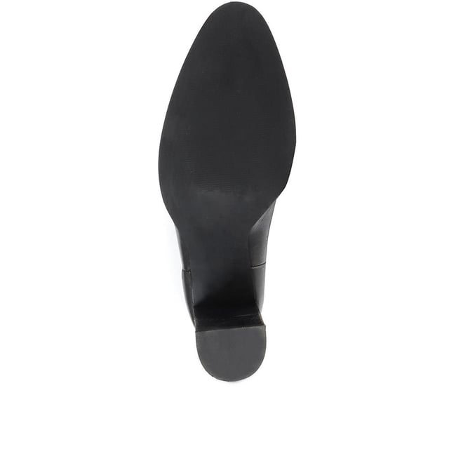 Our Lilyana over the knee boots embody elegance and effortless glamour. Crafted from soft, glossy leathers, Lilyana is poised on a stacked heel and imagined with a striking pointed toe. Fully leather lined for a comfortable fit, this pull-on silhouette offers instantaneous wear. Wear with confidence, style Lilyana with skinny jeans or a mini skirt to switch up your regular rotations.