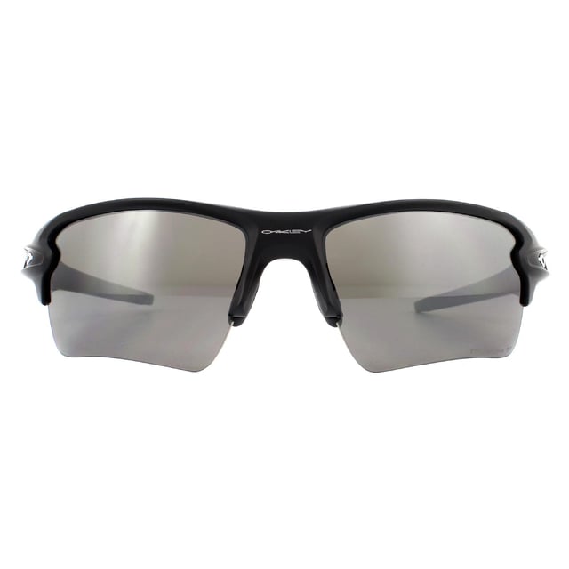 Oakley Zonnebril FLAK 2.0 XL OO9188-96 Mat Zwart PRIZM Zwart Gepolariseerd wordt van hun prestatieverzameling van Oakley genomen met een standaardformaatframe met een verbeterde lensdekking met een diepere lens op het semi-randloze frame dat nog meer grip krijgt dan vorige Incarnaties met de stengels en de neuskussens volledig bedekt met onopvallend dat meer met transpiratie grijpt. De PRIZM-weglens is speciaal ontworpen om uw mening te verbeteren, zodat u obstakels zoals rotsen en sleurt gemakkelijk kunt zien.