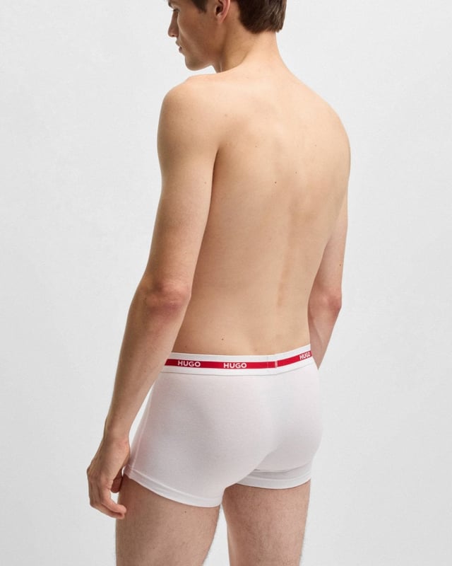Three pairs of logo-waistband trunks by HUGO. Each regular-rise pair is crafted for maximum comfort in super-soft stretch jersey.

Packaging: Box
Exposed waistband
Regular rise

95% Cotton, 5% Elastane, Waistband: 58% Polyamide, 29% Polyester, 13% Elastane
50492375