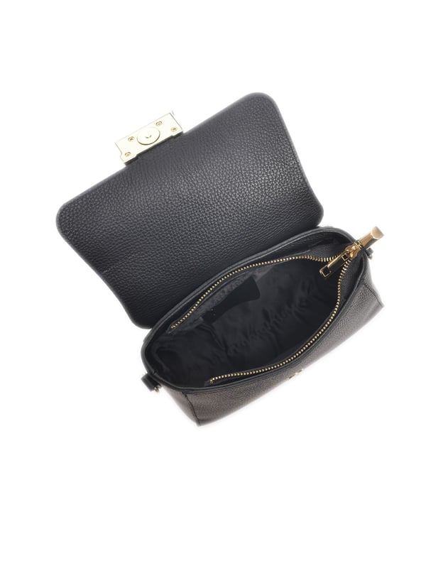 Crossbody tas
100% rundleer
Ritssluiting aan de bovenkant
Voorflap over magnetische sluiting
Afmetingen : 15x20x7 cm
Schouderriem: 112 cm verstelbaar