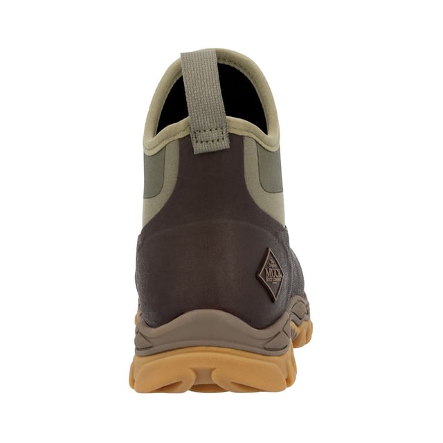 De Arctic Sport II Ankle is gemaakt van Muck's traditionele handgelegde rubber. Om het gewicht te verminderen en de flexibiliteit te vergroten, hebben we onze Muckskin technologie gebruikt. Deze technologie bestaat uit een bedrukte rubberen coating over neopreen die 100% waterdicht is.