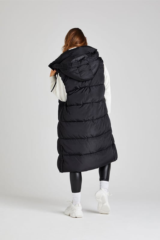 Model is 5'7 and wears a size 8. Regular fit, hooded, shower resistant, zip fastening, padded.