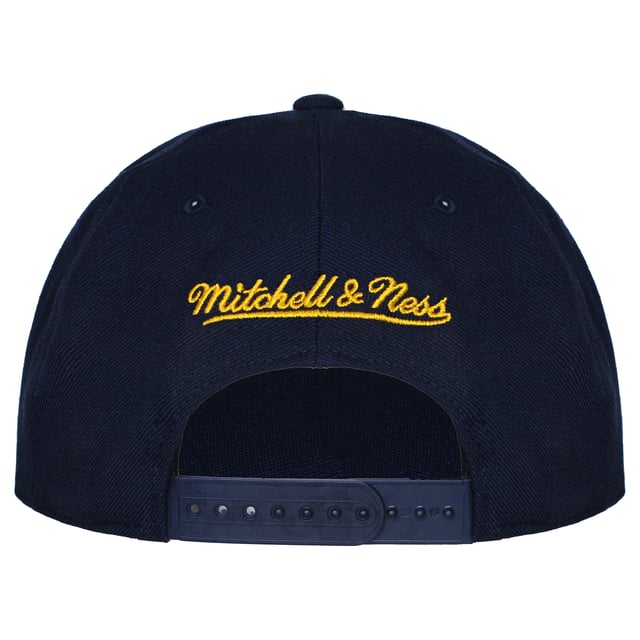 Mitchell y Ness Indiana Pacers Brima de lana Menora de la Marina Solid Cap Mn Hwc NL15Z Indpac Nvy, una gorra elegante y auténtica de Mitchell & Ness diseñada para representar a los Indiana Pacers, un equipo de la NBA con una rica historia de baloncesto. Esta tapa cuenta con un borde plano y está hecho con material de lana de alta calidad para un aspecto clásico y atemporal.

Características clave:

Diseño de Indiana Pacers: The Cap rinde homenaje a los Indiana Pacers, un icónico equipo de la NBA conocido por su apasionada base de admiradores y su patrimonio de baloncesto.

Color azul marino: la tapa viene en un color azul marino clásico, que ofrece un aspecto sofisticado y versátil que combina bien con varios atuendos.

Flat Brim: la tapa presenta un borde plano, que proporciona un toque moderno y de moda a su diseño.

Material de lana: hecho con material de lana de alta calidad, la tapa ofrece una sensación duradera y premium.

Branding de Mitchell & Ness: el límite lleva la auténtica marca de Mitchell & Ness, que representa el compromiso de la marca con la calidad y el patrimonio.

Ajuste estructurado: la tapa está diseñada con un ajuste estructurado para una sensación cómoda y segura en su cabeza.

Cierre ajustable Snapback: la tapa viene con un cierre ajustable de Snapback, lo que le permite personalizar el ajuste para un tamaño perfecto.

Logotipo auténtico: el CAP presenta el auténtico logotipo de los Indiana Pacers, que muestra su apoyo al equipo y su historia.

Celebre su amor por los Pacers de Indiana y muestre el orgullo de su equipo con el Mitchell & Ness Indiana Pacers Flat Brim Navy Wool Solid Cap Mn HWC NL15Z Indpac Nvy. Ya sea que sea un fanático dedicado de los Pacers o aprecie la elegante ropa de cabeza, esta gorra ofrece un aspecto de moda y deportivo mientras representa el rico patrimonio de baloncesto del equipo. Apoye a los Pacers de Indiana con esta auténtica y clásica gorra de Mitchell & Ness.