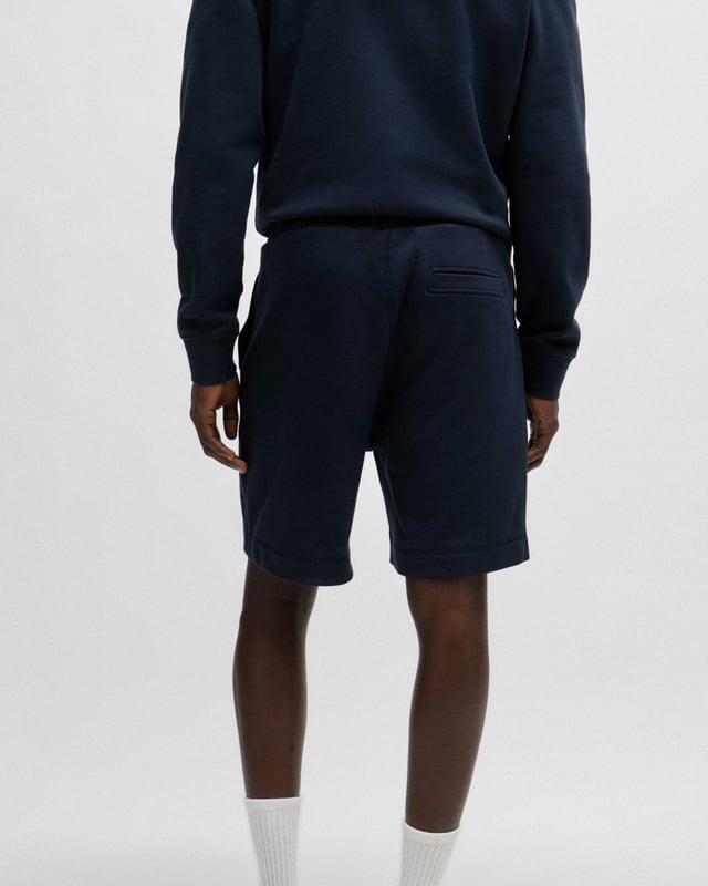 Signature shorts by BOSS Menswear, crafted in soft French terry with a branded badge under the pocket.
100% Cotton
50511726