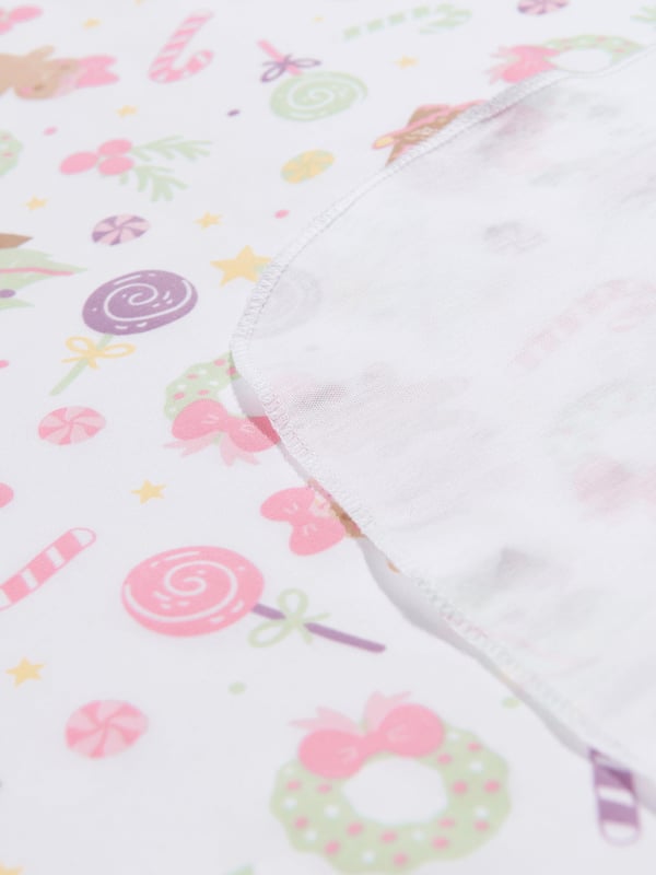 Introducing the Baby Girls Sweet Gingerbread Swaddle Blanket in White - an absolute must-have for your baby girl's nursery! Its striking features offer both style and comfort. Here are the exquisite details that make it simply irresistible: Adorable Print: The playful and chic gingerbread print renders it as an eye-catching statement piece.Premium Comfort: Crafted from the finest quality materials, this blanket is soft to the touch, ensuring your baby's utmost comfort during her restful slumbers.Boost your baby girl's Nursery Collection! With this stunning Sweet Gingerbread Swaddle Blanket in White by Magnolia Baby. Grab yours now and wrap your bundle of joy in luxury!