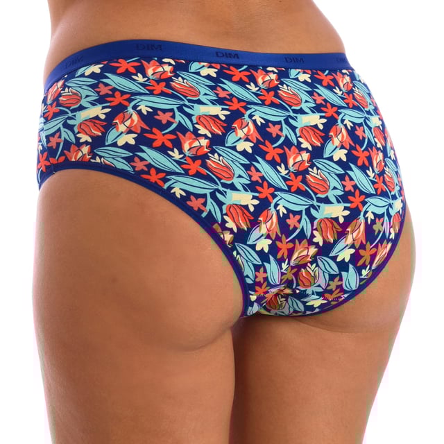 Pack of 5 Panties DIM Cotton Stretch Comfort.
 Rubber waistband.
 Detail of the brand logo embroidered on the waistband.
 Elastic and breathable fabric.
 Tonal interior lining.
 Seams seen in tone.
 The limitless comfort of elastic, soft and extensible cotton.
 The covering and minimalist shape of these women's panties are a basic.
 Made of very soft elastic cotton and with a contrast waistband.
 Eco-responsible initiative.
 Reusable bag.
 Composition: 95% Cotton; 5% Elastane
 Care:
Wash at 40°C.
 Do not use a dryer machine.
 Do not bleach.
 Do not iron