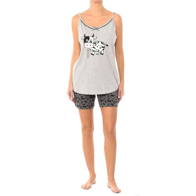 El pijama de mujer de verano 100% Algodón es la elección perfecta para disfrutar de frescura y comodidad durante las cálidas noches estivales. Este conjunto de pijama combina ligereza, suavidad y transpirabilidad en una prenda diseñada específicamente para ofrecer máximo confort durante la temporada de verano.

Características Principales:
Tejido Fresco y Transpirable: Fabricado completamente en algodón, este pijama asegura una sensación fresca y ligera contra la piel, permitiendo una óptima circulación del aire para mantener el cuerpo fresco durante las noches calurosas.

Diseño Veraniego: El pijama presenta un diseño ligero y cómodo, ideal para climas cálidos, que permite moverse con libertad y confort durante el descanso nocturno.

Manga Corta o Sin Mangas: Disponible en opciones de manga corta o sin mangas, proporciona opciones según las preferencias personales para adaptarse a diferentes estilos de descanso.

Ajuste Holgado: Con un corte que permite libertad de movimiento, este pijama ofrece un ajuste cómodo y relajado para un sueño reparador.

El pijama mujer de verano 100% Algodón es la elección ideal para quienes buscan frescura, comodidad y funcionalidad en sus prendas de dormir durante la temporada estival. Con su tejido transpirable, diseño veraniego y ajuste holgado, este pijama garantiza una experiencia placentera y refrescante en cada uso.
 Composición: 100% Algodón
 Cuidados:
Acepta la lavadora a temperatura máx. de 30º.
No resiste la lejía ni ningún otro clorato.
No resiste el lavado en seco.
No resiste la secadora.