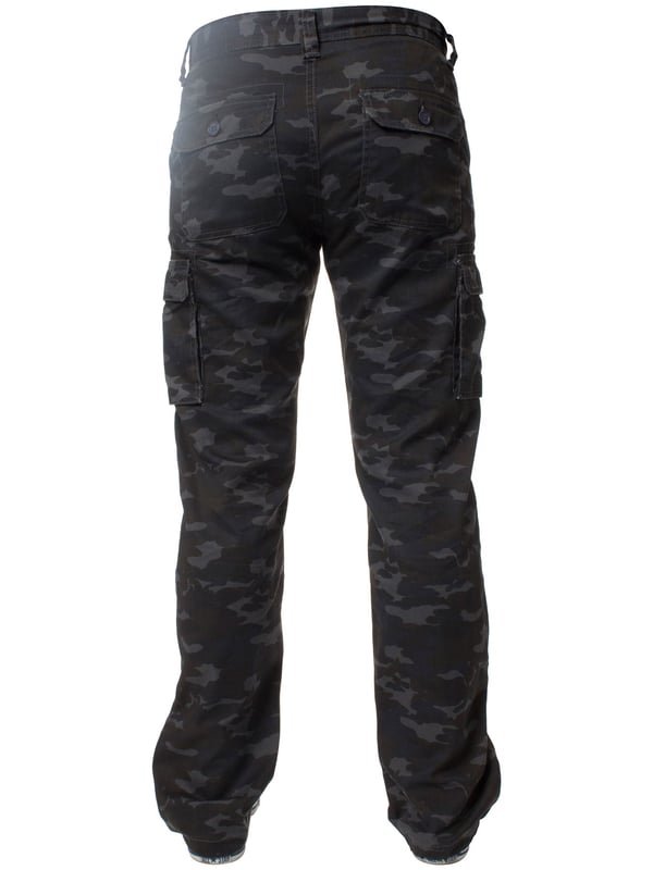 These KZ116 Kruze Camo Work Pants Features 2 Front Pockets, 2 Buttoned Back Pockets, 2 Velcro Side pockets and a zip fly fastening. Crafted with 65% Polyester and 35% Cotton, these Combat Trousers are a loose fit with adjustable toggle to the hems.