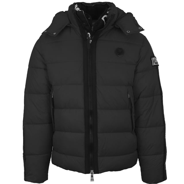 �Mant�ngase c�lido y elegante con la chaqueta negra del logotipo de Plein Sport Circle Circle! Hecho en mente con comodidad, esta elegante chaqueta negra presenta un forro acolchado y el logotipo de Plein Sport Circle. �Disfruta de una calidez superior combinada con elegancia atemporal! Pacetas delanteras de cierre de cremallera, parche en el pecho, capa de cierre central de cremallera con capucha, relleno: 100% poliamida, forro: chaqueta acolchada de 100% de poli�ster, estilo de cierre de cremallera: UPPS01F 99