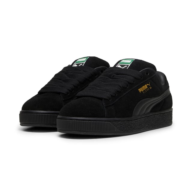 Zapatillas Puma Suede XL negras para hombre, fabricadas en ante y suela de goma. Presentan: diseño XL, lengüeta acolchada, cordones gruesos y cordones de repuesto.