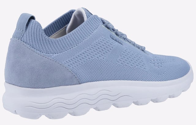 Spherica is een sneaker met een ultracomfortabel duurzaam ontwerp met onovertroffen demping en schokabsorberend vermogen. Hij is gemaakt van een gebreide stof en gerecycled suède, straalt een relaxte on-trend-stijl uit en heeft een veelzijdige esthetiek.
- Exclusief ademend patent
- Bovenwerk van gebreid textiel
- Vetersluiting
- 360 graden ademend
- Duurzame rubberen buitenzool