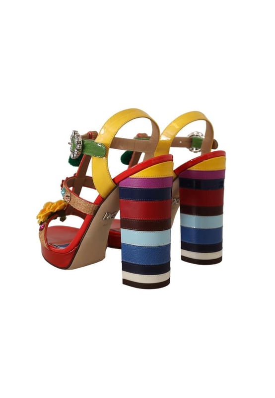 Hermoso, nuevo con etiquetas  
Hecho en Italia  
Aplicación floral  
Diseño multicolor  
Confeccionado con 23% algodón, 22% paglia y 55% cuero  
Suela de cuero  
Correa en el tobillo para un ajuste seguro  
Calidad y comodidad  
Material: 23% algodón, 22% paglia, 55% cuero  