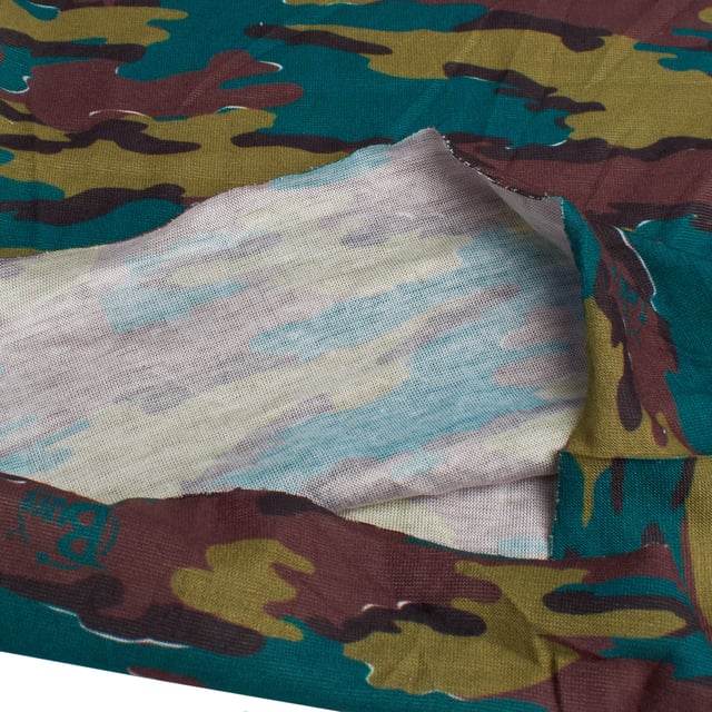 Originales multifunktionales Höschen Buff, das Vielseitigkeit und Komfort bei jeder Outdoor-Aktivität bietet.

 Hauptmerkmale:

 - Multifunktional, kann als Schal, Stirnband, Maske, Mütze oder Bandana verwendet werden.
 -Unisex.
 - Elastischer Halstuch.
 - Vielseitig.
 - Schlauchförmiger Buff ohne Nähte, sorgt für eine bequeme Passform und beugt Hautirritationen vor.
 - Bietet einen Sonnenschutzgrad von 50 UPF.
 - Schützt vor Kälte, Wind und Sonne und eignet sich perfekt für Outdoor-Sportarten.
 - Einheitsgröße.
 - Für Erwachsene konzipiert.
 - Ideal zum Tragen das ganze Jahr über.
 - Erhältlich in einer Vielzahl von Farben und Drucken mit dem Buff-Logo, das die Qualität der Marke hervorhebt.

 Ein funktionelles und praktisches Kleidungsstück für alle, die bei jedem Abenteuer Komfort und Schutz suchen.
 Maßnahmen: 22,3 x 46 cm
 Komposition: 100 % Polyester
 Pflege:
- Maschinenwäsche max. bei 40 °C.
 - Vermeiden Sie die Verwendung von Weichspülern.
 - Verwenden Sie kein Bleichmittel.
 - Benutzen Sie keinen Trockner.
 - Kein Bügeln.