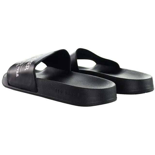 Chanclas negras Ted Baker Aziell para hombre: una opción elegante y con estilo para un confort relajado en los días de clima cálido. Ted Baker combina el diseño contemporáneo con la comodidad en estos sliders negros, creando una opción versátil para varias ocasiones informales.

Características principales:

 Diseño moderno:  Los sliders Aziell presentan un moderno diseño de deslizamiento, que permite calzarlos y descalzarlos fácilmente. El diseño de Ted Baker garantiza un estilo moderno y sencillo para tus salidas informales.

 Materiales de primera calidad:   Fabricados con materiales de alta calidad, estos deslizadores ofrecen un uso cómodo y duradero. El compromiso de Ted Baker con el uso de materiales de primera calidad garantiza un aspecto elegante y un producto duradero.

 Detalles de marca distintivos:   Busca los detalles de marca distintivos de Ted Baker, como los adornos del logotipo o los herrajes de la firma. Estos toques sutiles añaden un toque de autenticidad y sofisticación a los sliders.

 Plantilla acolchada:   Los deslizadores priorizan la comodidad con una plantilla acolchada, que proporciona apoyo a tus pies mientras te mueves. Ya sea paseando por la arena o descansando junto a la piscina, la plantilla garantiza una experiencia cómoda y relajada.

 Estilo desenfadado:   El estilo slip-on y el diseño minimalista hacen que los deslizadores Aziell sean perfectos para un estilo relajado y fácil de llevar. Ya sea con pantalones cortos, bañadores o atuendos veraniegos informales, complementan sin esfuerzo tu look relajado.

Entra en la elegancia casual y la comodidad con los deslizadores negros Ted Baker Aziell para hombre, donde el diseño contemporáneo se une a la facilidad para tus escapadas de verano.