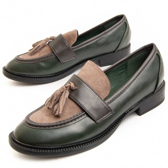 Casual moccasin for women. Comfortable fit. Made with vegan materials. Manufactured by other brands for our brand.