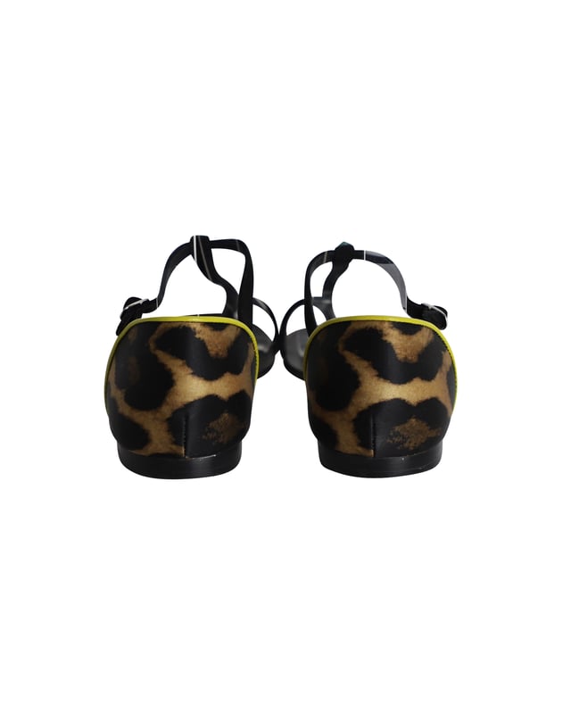 VINTAGE, RRP AS NEW
Crafted with comfortable flat soles, this gorgeous pair of t-strap sandals is embellished with crystals for a luxe look. With buckled ankle straps, the leopard print heel counter adds flair for the finishing touch.

Giuseppe Zanotti Crystal-Embellished T-strap Flat Sandals in Multicolor Leather
Condition: Good with dust bag and box
Sign of wear: Moderate wear on the soles 
Material: Leather
Color: Multicolor
Size: IT36 / UK3 / US6
SKU: 301843