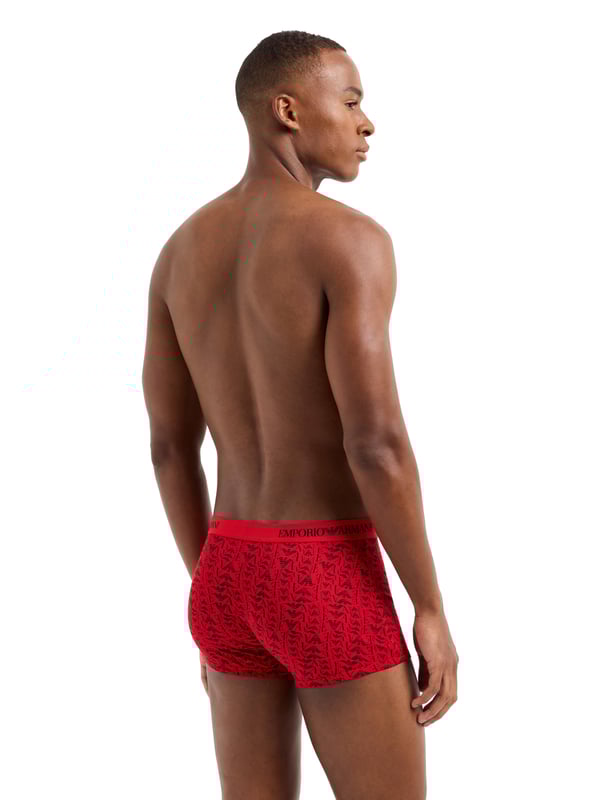 Einfarbige und gemusterte Boxershorts von Emporio Armani im 3er-Pack bieten höchsten Tragekomfort und stilvolles Design. Das Set enthält zwei einfarbige und eine Boxershorts mit Alloverprint. Diese körpernah geschnittenen Boxershorts verfügen über einen elastischen Bund mit dem markanten Label-Schriftzug. Der figurbetonte Schnitt sorgt für eine perfekte Passform und unterstreicht die moderne Ästhetik. Die hochwertige Verarbeitung garantiert Langlebigkeit und Komfort. Wir sind überzeugt, dass dieses Produkt Ihre Erwartungen übertreffen wird.