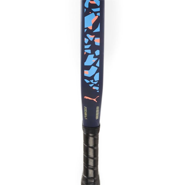 Color: New Navy Ultra Orange 01 Specifications: SolarBLINK PWR padel racket made of 3K carbon fiber with double tubular frame for maximum precision. Woven rope wrist strap with logoed neoprene strap. Details: Weight 365g | EVA medium hardness 13-15 | Transparent TPU protection