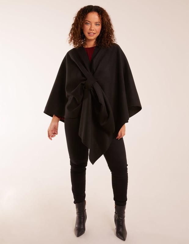 The perfect layer for those sunny and dry winter days. Out for a walk on a Sunday morning or just for a coffee with the girls, you're sure to be stylish and warm at the same time.