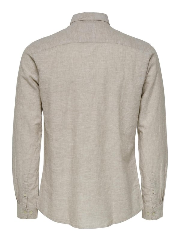 Caiden Langarmhemd
Hier ist ein schönes Hemd von Only & Sons. Es ist aus schönem Material gefertigt und hat ein tolles Design, das es für das ganze Jahr und für verschiedene Anlässe geeignet macht.
Sie sehen das Caiden Long Sleeve Shirt in Grau, einer neutralen Farbe, die perfekt für den Alltag ist.

 Welche Größen sind für das Caiden Long Sleeve Shirt erhältlich?
Das Caiden Long Sleeve Shirt ist in den Größen S, M, L, XL und 2XL erhältlich, die für Männer geeignet sind.

 Über Only & Sons
TeeShoppen bietet eine große Auswahl an Kleidung von Only & Sons. Only & Sons bietet hochwertige Produkte aus bequemen Materialien, die den ganzen Tag getragen werden können.