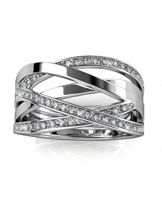 Criss cross-ringen är infattad med kristaller av mycket hög kvalitet, den kommer att tillfredsställa dem som letar efter en ring med styrka. I färgerna Rose Gold eller Silver, klä dina fingrar under alla omständigheter.