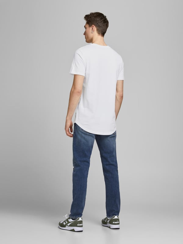 Bequeme T-Shirts für Herren von der Marke JACK & JONES im Fünferpack. Sehr angenehm zu tragen, bequem und sportlich geschnitten zugleich. Dank seines schlichten Designs lässt sich das Shirt mit vielen Kleidungsstücken kombinieren. Weiche, atmungsaktive Baumwolle und präzise Verarbeitung zeichnen die Mode der Marke JACK & JONES aus. JACK & JONES ist stolzes Mitglied der Better Cotton Initiative. Mit dem Kauf von Baumwollprodukten von JACK & JONES unterstützen Sie einen nachhaltigeren Baumwollanbau.